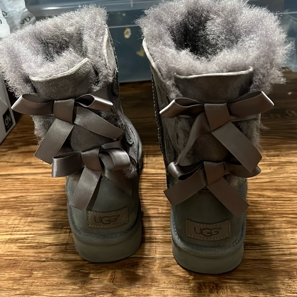 Lightly used Bailey bow Uggs
